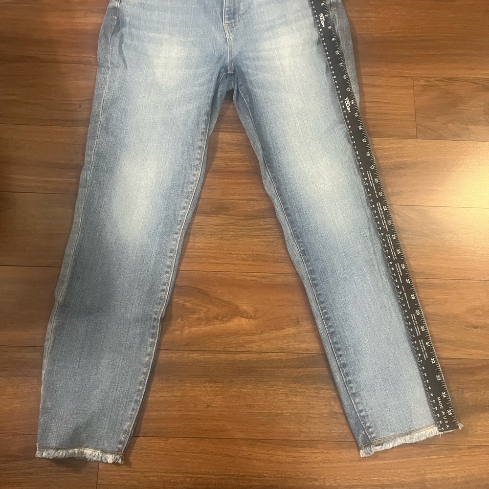 G H Bass & Co Light Blue Cropped Jeans with frayed edges